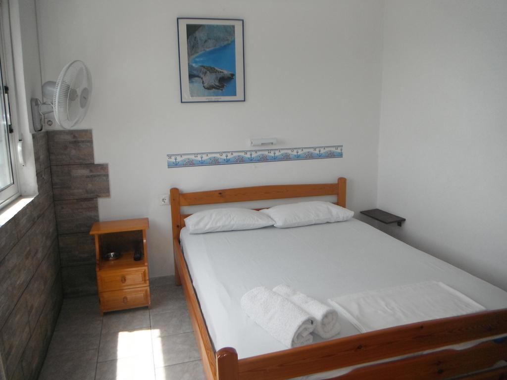 Orfeas Rooms 바실리키 객실 사진